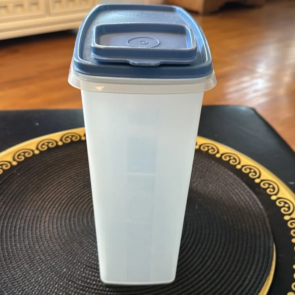 Vintage Tupperware 20 Cup Cereal Keeper Blue Lid